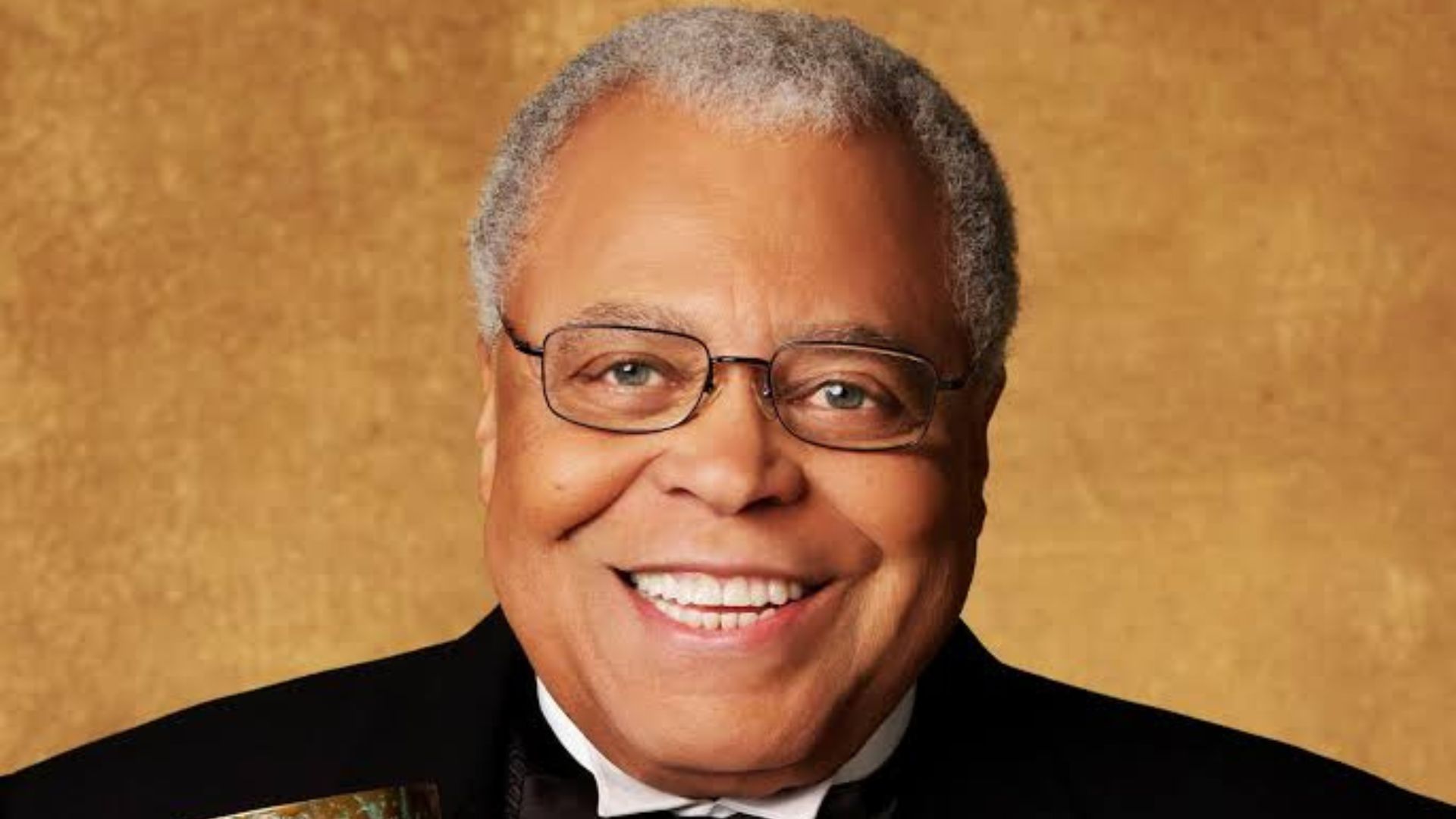 Morre aos 93 anos James Earl Jones, voz de Darth Vader