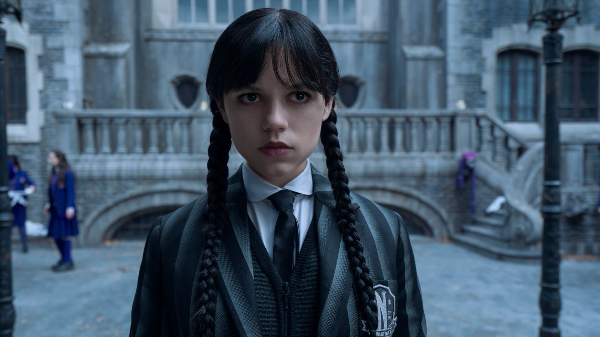 Família Addams reunida e novos mistérios: 2ª temporada de Wandinha ganha imagens inéditas e data de estreia na Netflix