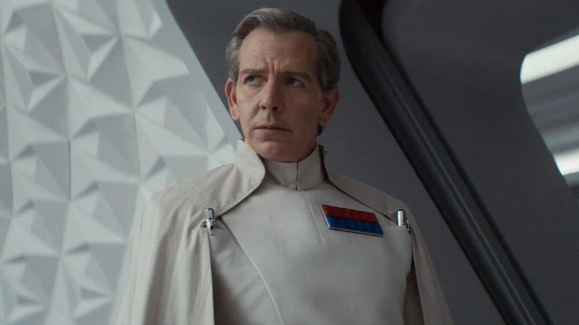 Ben Mendelsohn Retorna como Krennic na Temporada Final de Andor: “Me Pegou de Surpresa”