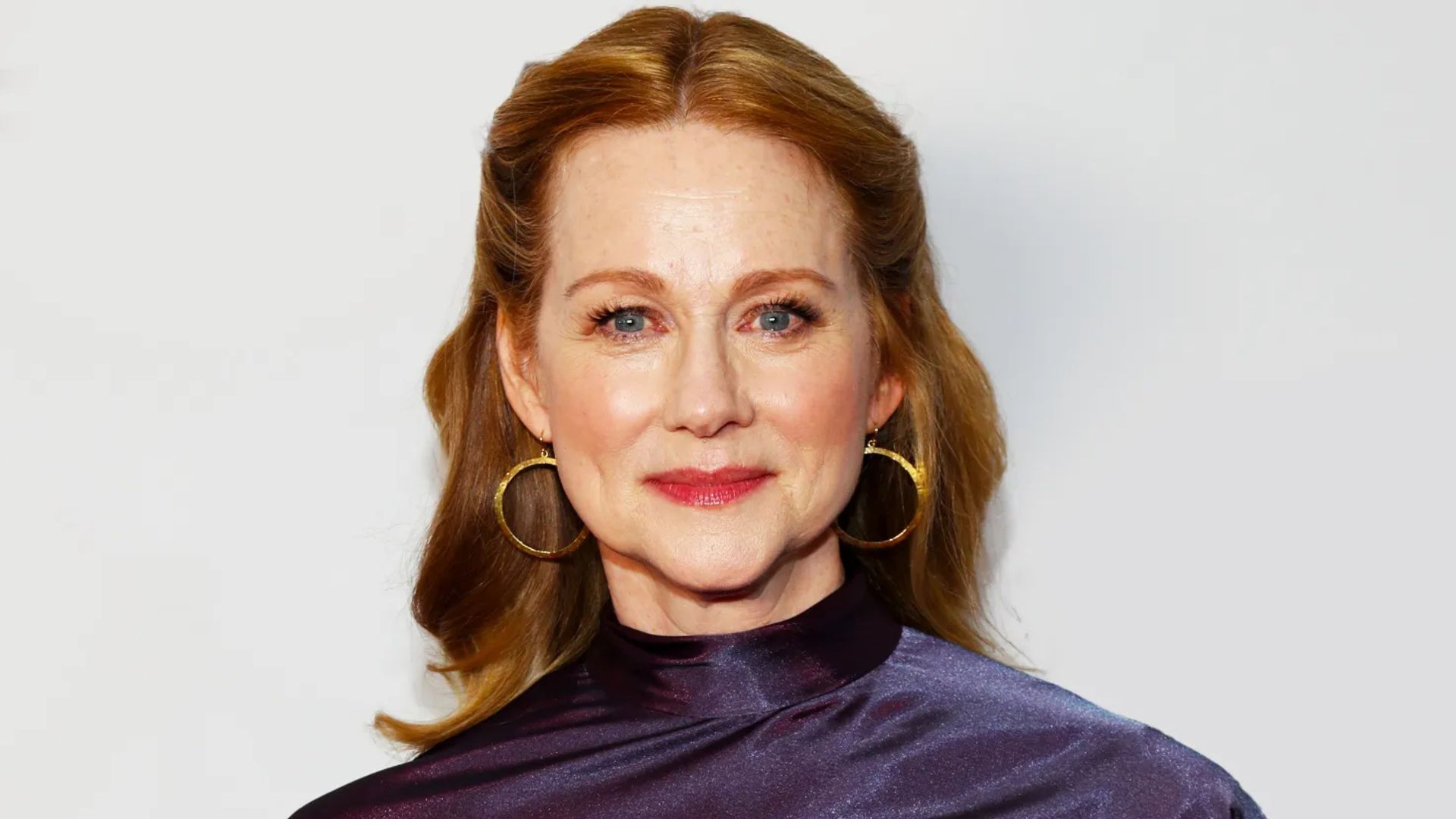 Laura Linney é confirmada na série Lanterns do Universo DC; atriz pode viver Carol Ferris, diz insider