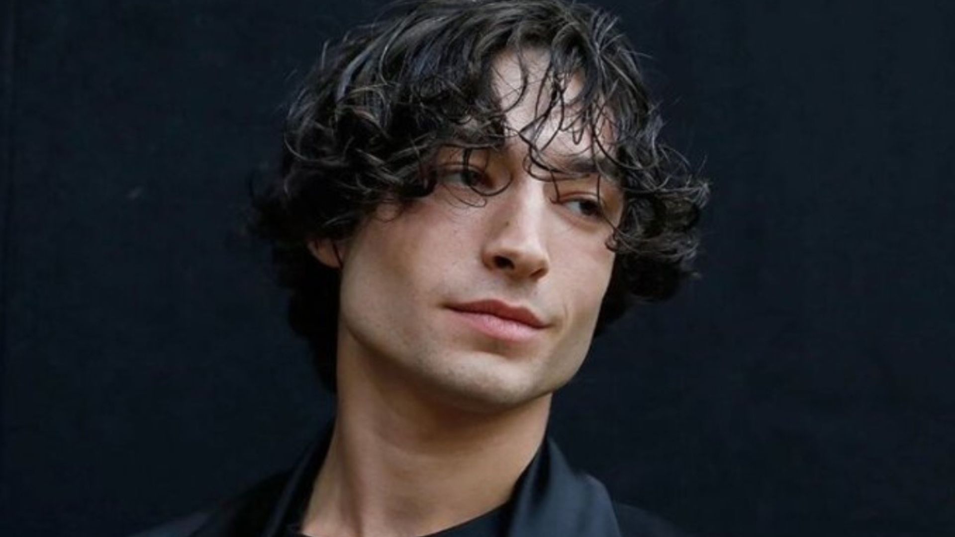 Filme de vampiros estrelado por Ezra Miller marca retorno de ator a Hollywood