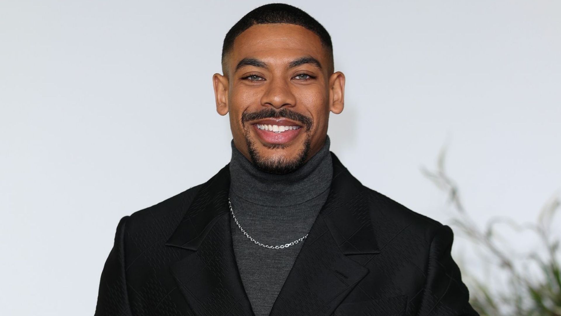 Aaron Pierre é cotado para ser o novo James Bond, segundo insider