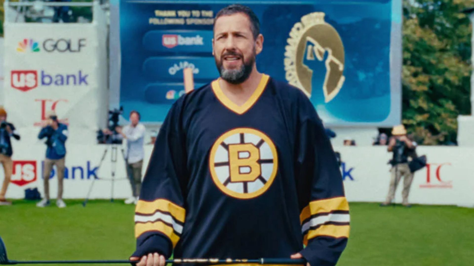 Adam Sandler está de volta no novo trailer de Um Maluco no Golfe 2
