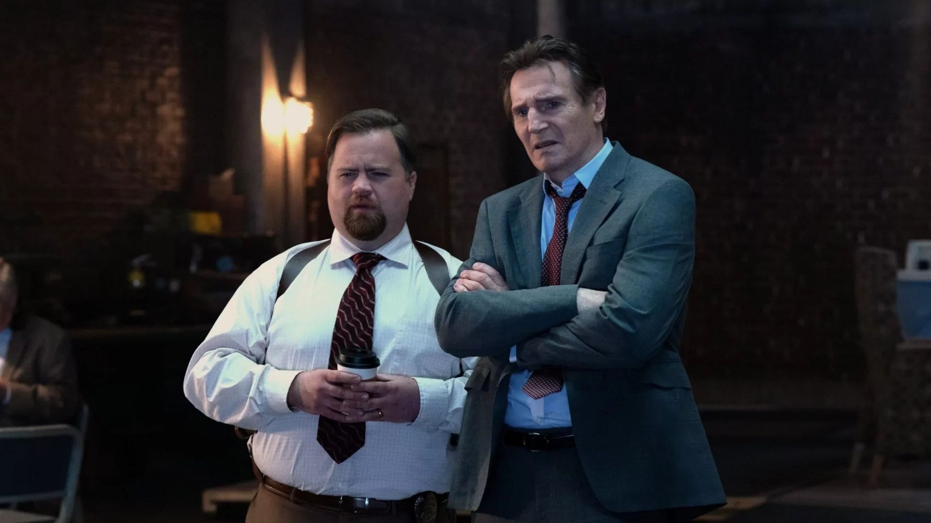 Liam Neeson assume o legado de Leslie Nielsen no trailer dublado de Corra que a Polícia Vem Aí!