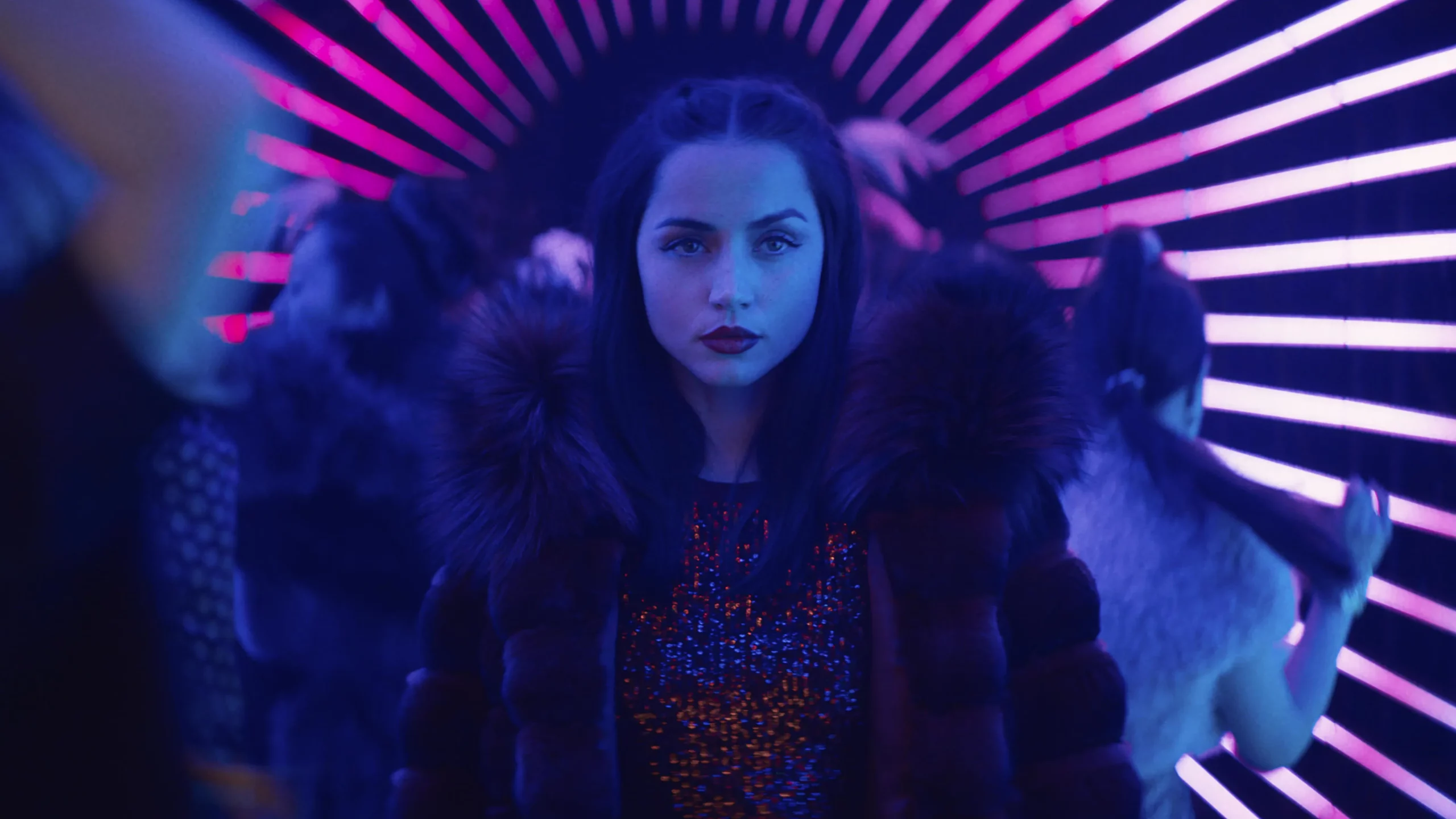 Crítica — Ainda que sem o mesmo brilho, “Bailarina” compreende “John Wick” como legado e segue com elegância na ação