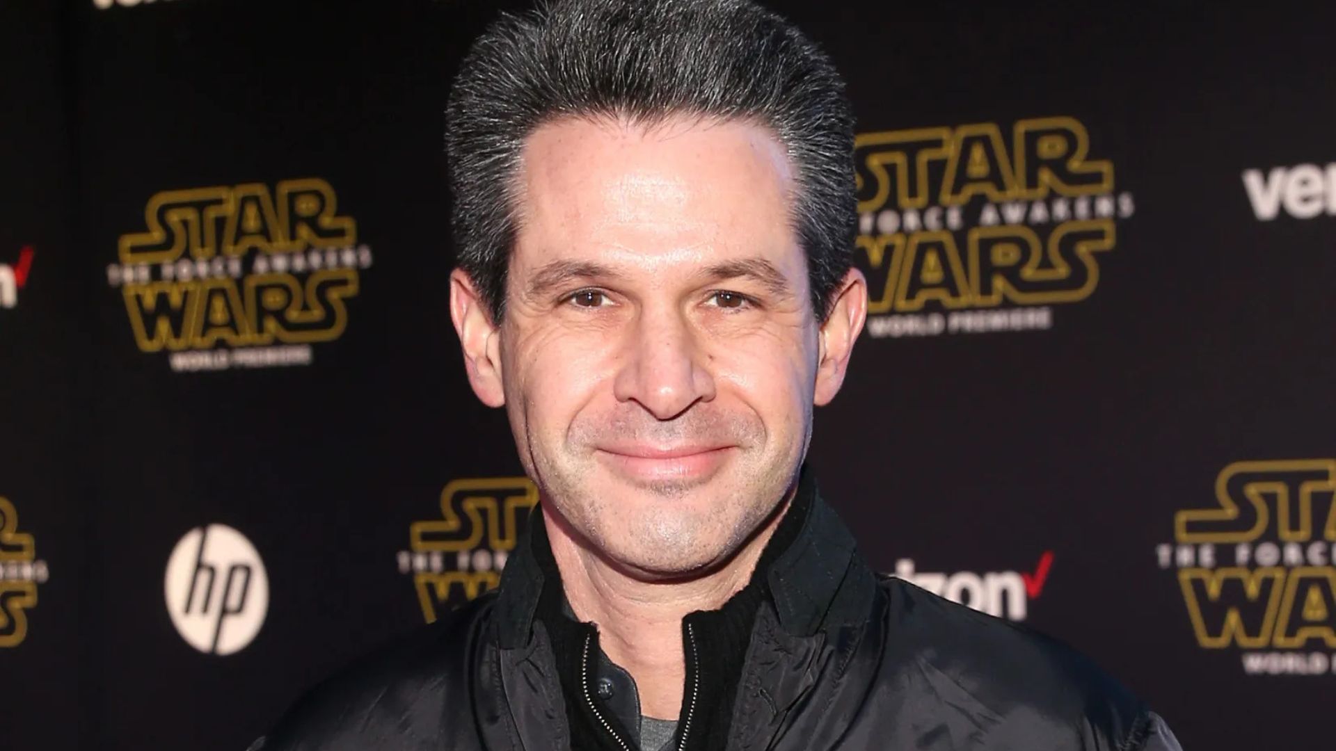 Simon Kinberg vai comandar trilogia de Star Wars inspirada em Andor