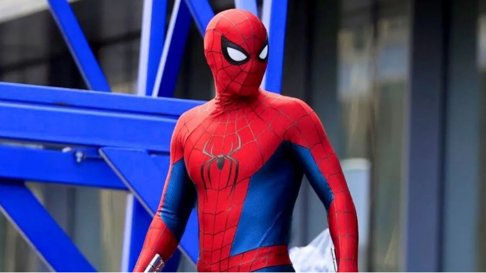 Tom Holland revela inspiração em Tobey Maguire e Andrew Garfield para novo traje em Homem-Aranha: Um Novo Dia