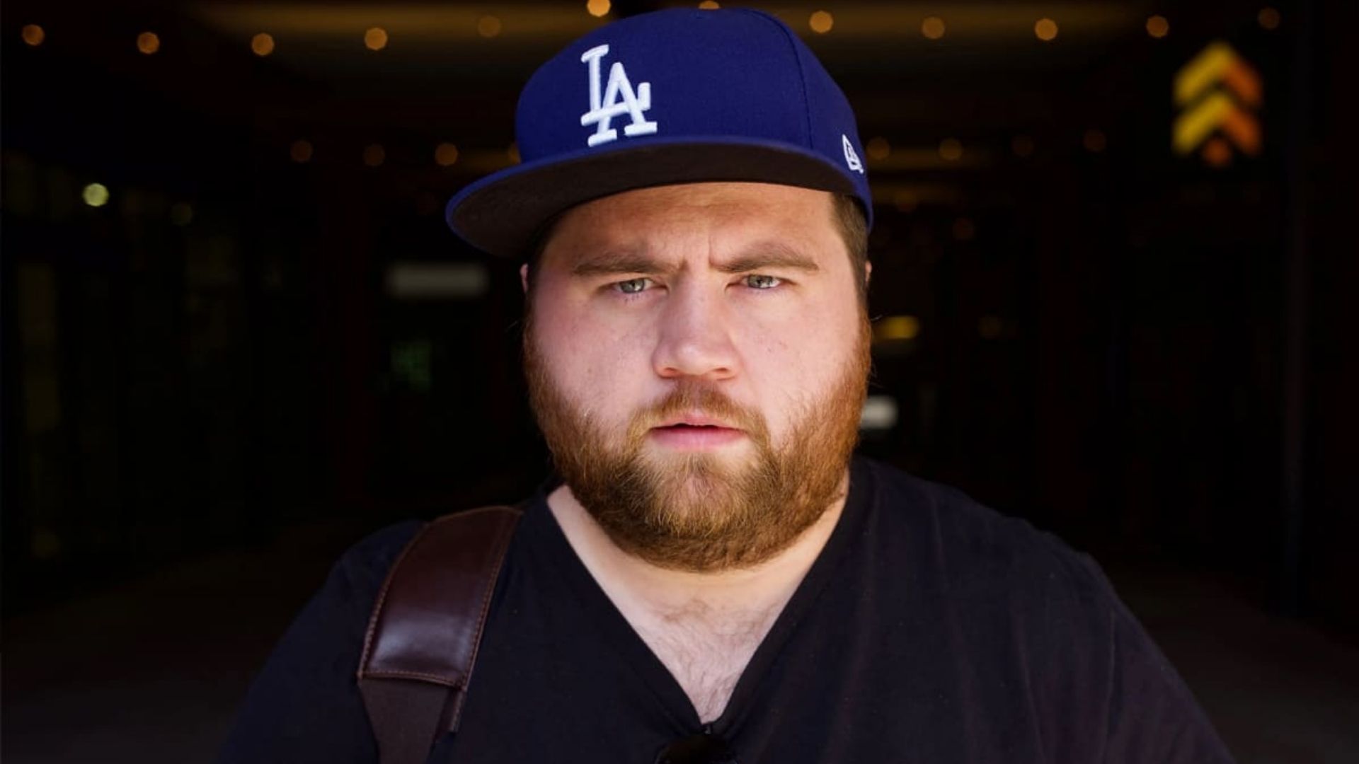 Reboot de Resident Evil escala Paul Walter Hauser; filme estreia em 2026