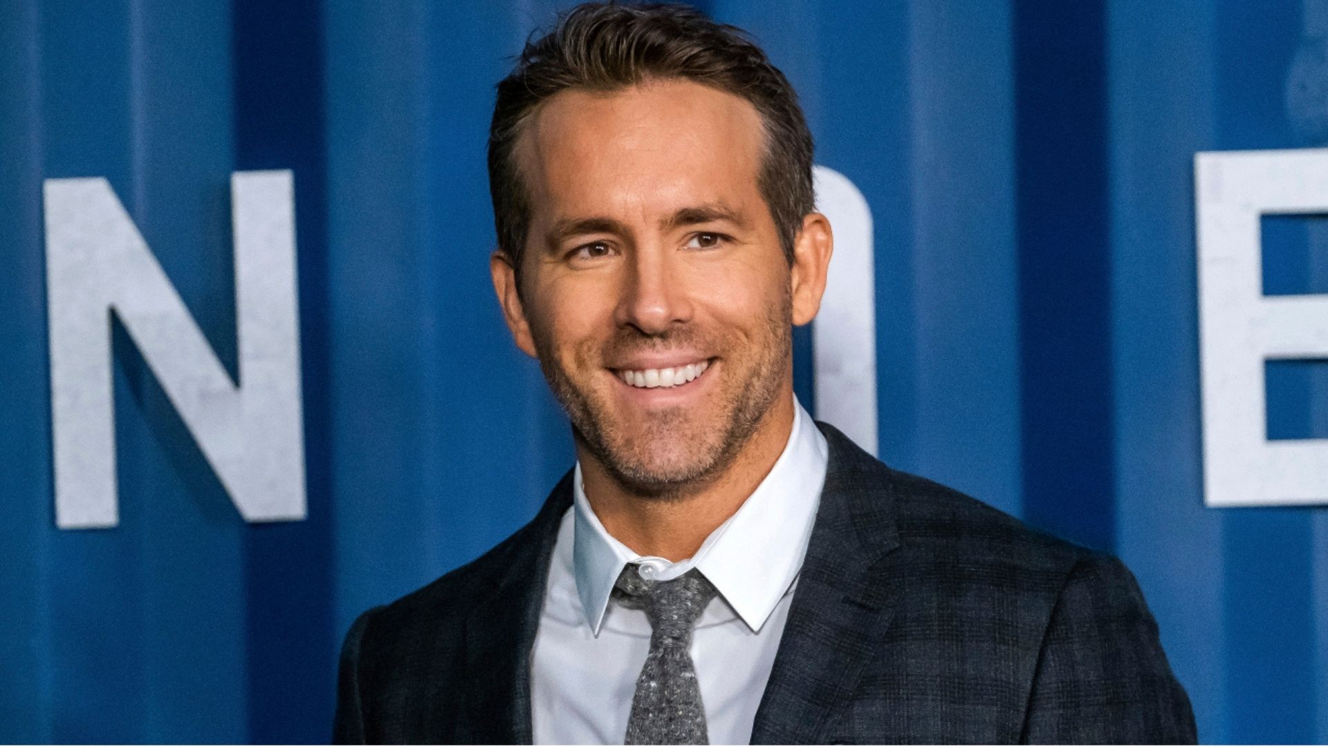 Ryan Reynolds vai estrelar e produzir remake de clássico com Clint Eastwood e Jeff Bridges