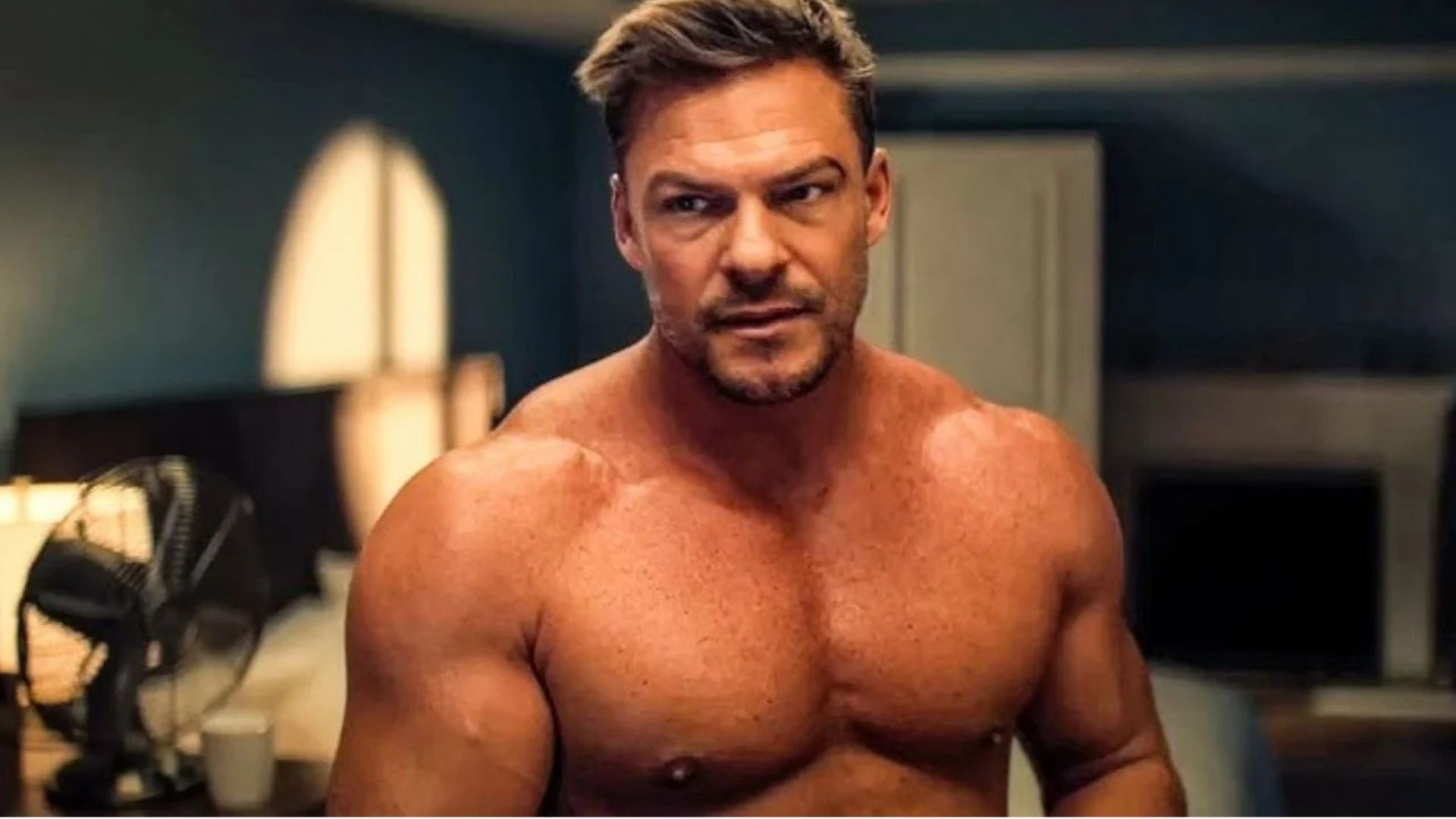 Alan Ritchson pode entrar para o DCU em papel “moralmente sujo”, revela ator