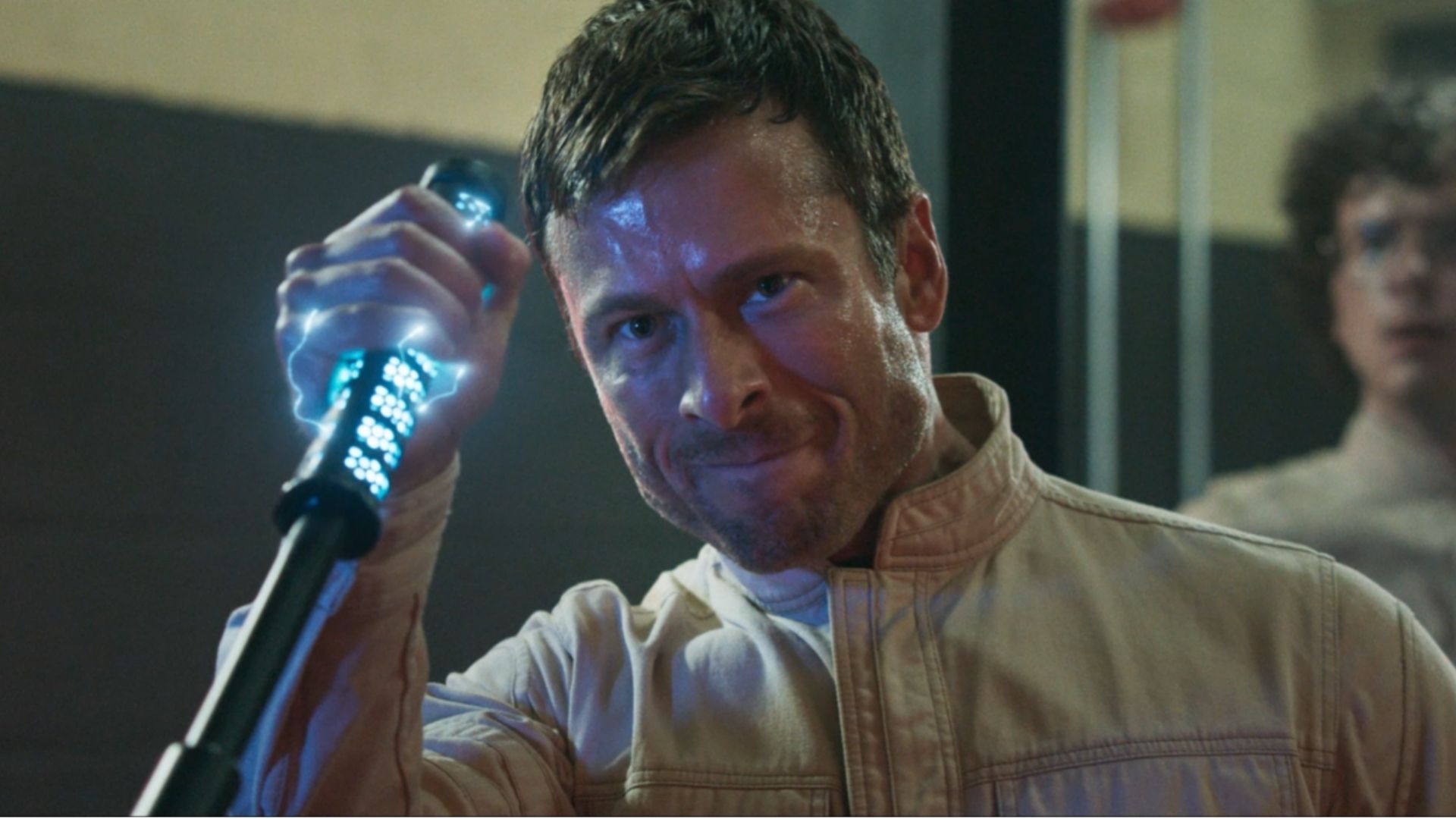 O Sobrevivente, com Glen Powell, ganha trailer final repleto de tensão e ação brutal