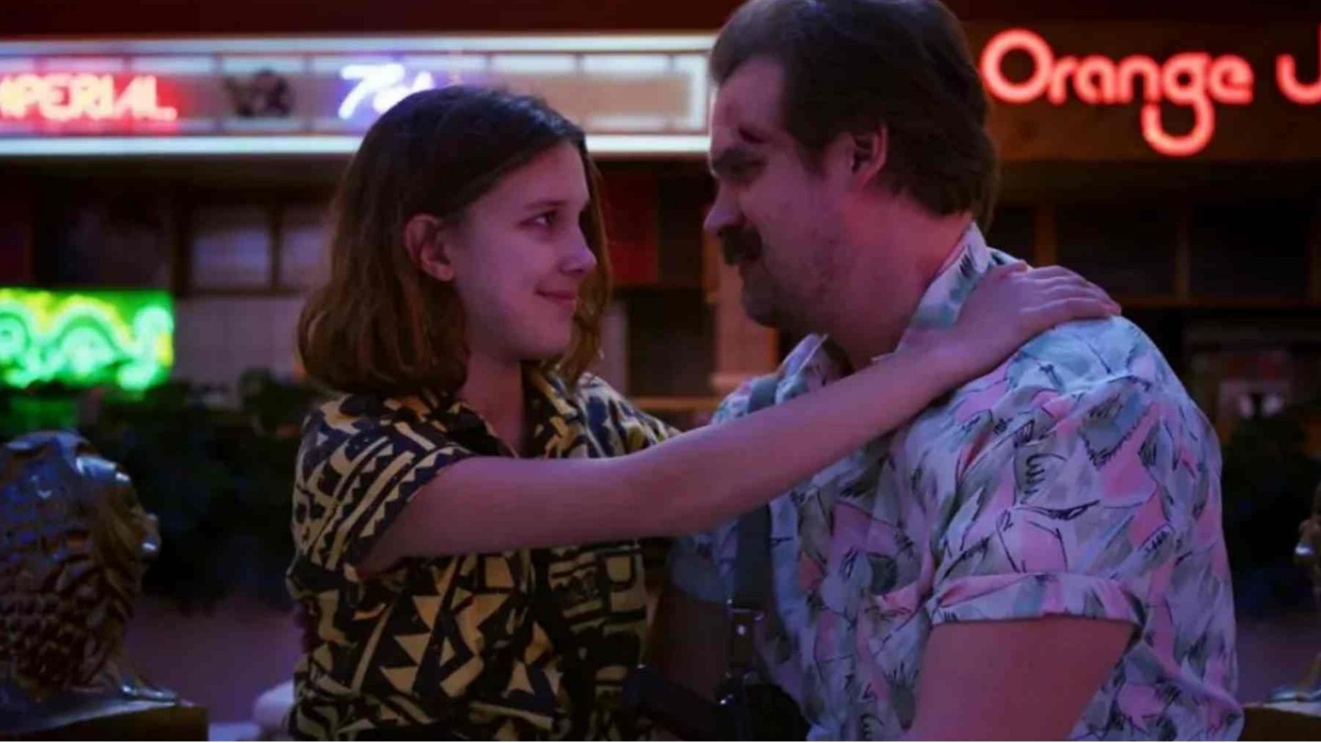 Millie Bobby Brown acusa David Harbour de assédio moral nos bastidores de Stranger Things