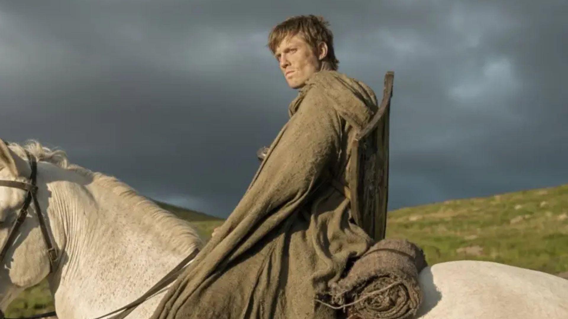 George R.R. Martin fez pedido inusitado durante produção de O Cavaleiro dos Sete Reinos, revela ator