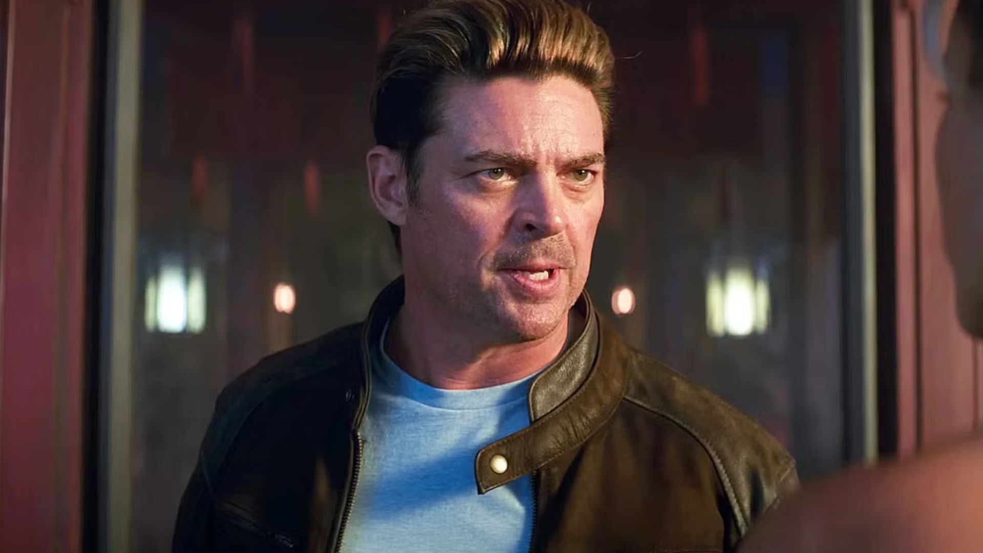 Mortal Kombat II ganha trailer explosivo com destaque para Johnny Cage